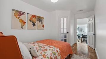 1 habitación, tabla de planchar con plancha, wifi gratis y ropa de cama