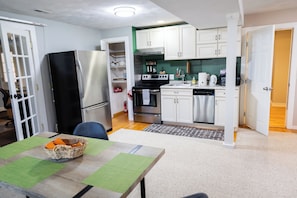 Fridge, microwave, oven, stovetop - SOFIMA-Cozy and Charming 2-bedroom apartment! (Woburn)