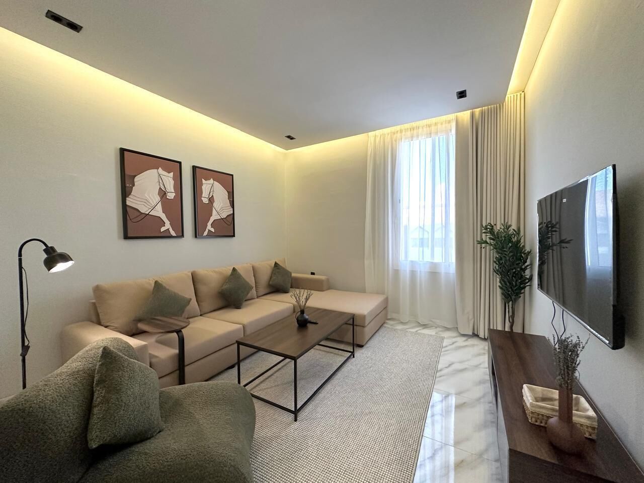 Deluxe Apartment | Living area | Flat-screen TV