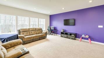 TV, fireplace, offices