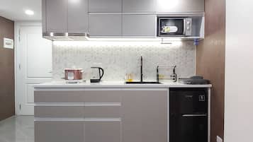 Studio, Balcony, Pool View | Private kitchenette