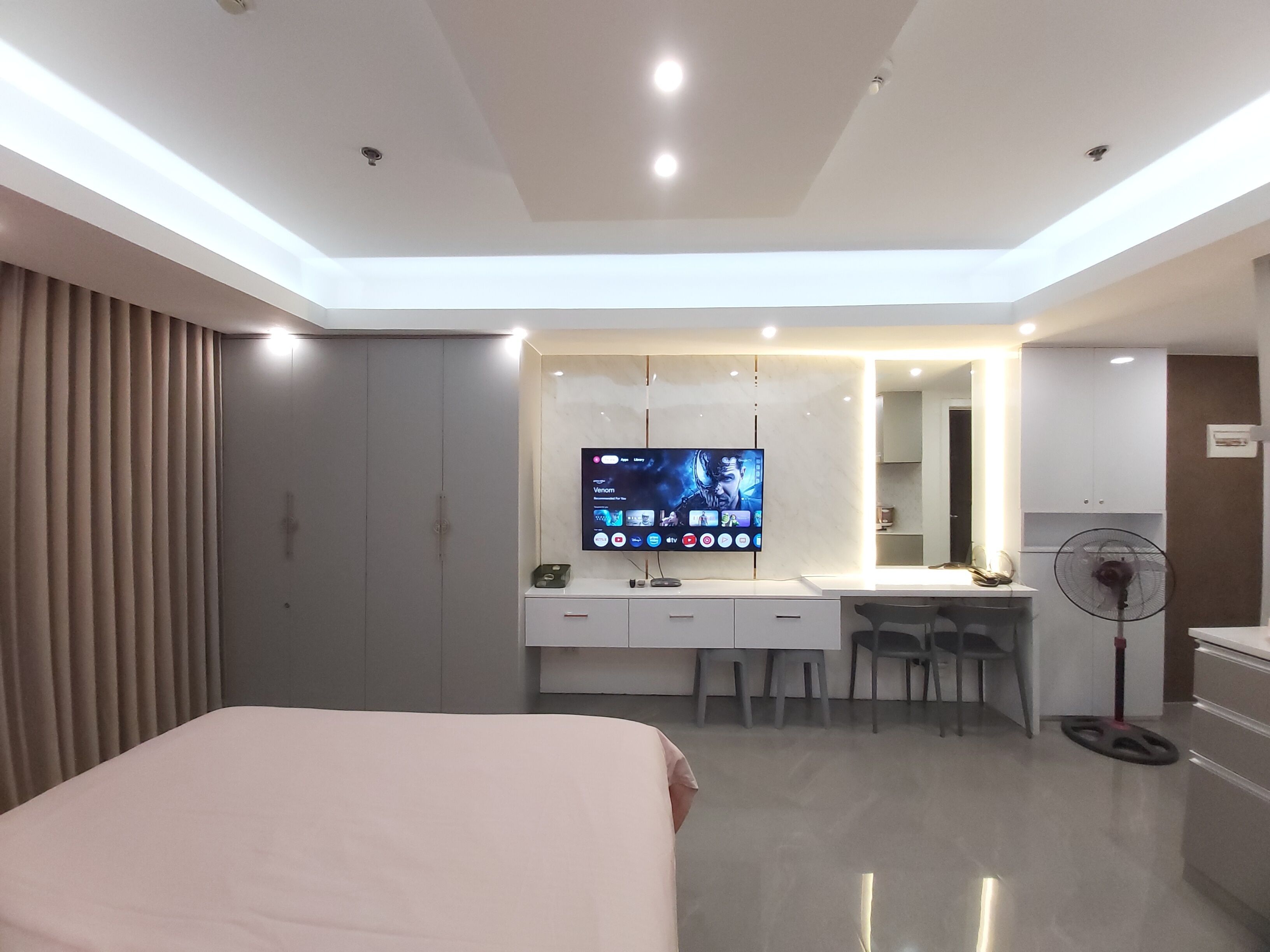 Studio, Balkon, Poolblick