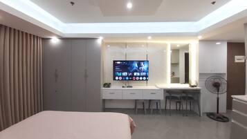 Studio, balkon, pemandangan kolam renang | Didekorasi berbeda-beda dan dilengkapi dengan perabotan berbeda-beda