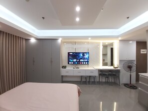 開放式客房, 露台, 泳池景 | 獨特設計、獨特裝修、手提電腦工作空間、遮光窗簾/窗簾