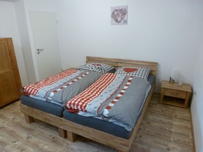 3 chambres, fer et planche à repasser, Wi-Fi, draps fournis