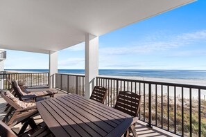 Outdoor dining - The Palms West 311 (Orange Beach)