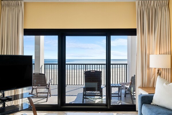 Living area - The Palms West 311 (Orange Beach)