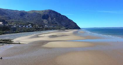 Dolphin House - Three Bedroom Cottage, Sleeps 7