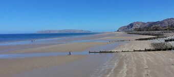 Dolphin House - Three Bedroom Cottage, Sleeps 7