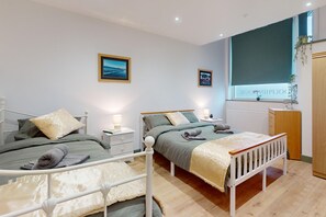 3 chambres, fer et planche à repasser, Wi-Fi, draps fournis