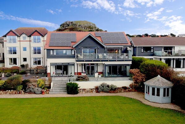 Exterior - Waters Edge - Three Bedroom Cottage, Sleeps 6 (Deganwy)