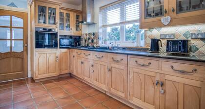 Little Glen - 3 Bedroom Holiday Home - Tenby