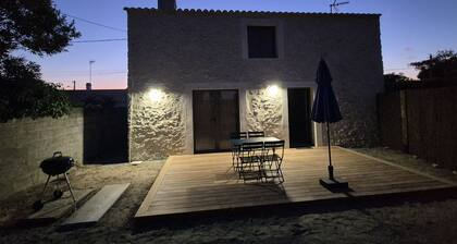 Stone house, Ile de Noirmoutier, fully restored, 200m from the sea
