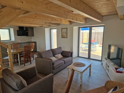 Stone house, Ile de Noirmoutier, fully restored, 200m from the sea