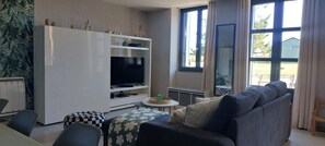 تلفزيون ذكي، مشغل دي في دي، كُتُب