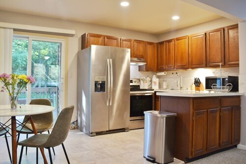 Exclusive 2B1B Prime Location Quiet Neighborhood