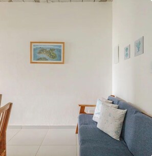 Basic Chalet, Sea View | Living area