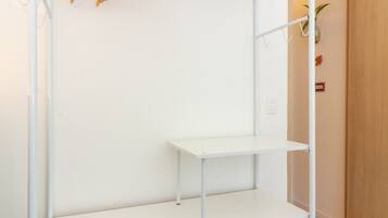 ์คํ๋์ค, ํก์ฐ | 1 ๊ฐ์ ์นจ์ค