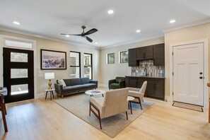 TV, DVD player - Modern house near oceanfront, EV charger & large screened-in porch (Edisto Beach)