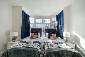 4 bedrooms, iron/ironing board, Internet, bed sheets - Luxury 4 Bed house in Wembley - Garden (London)