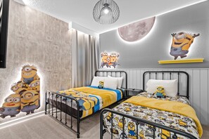 5 bedrooms, desk, iron/ironing board, travel crib