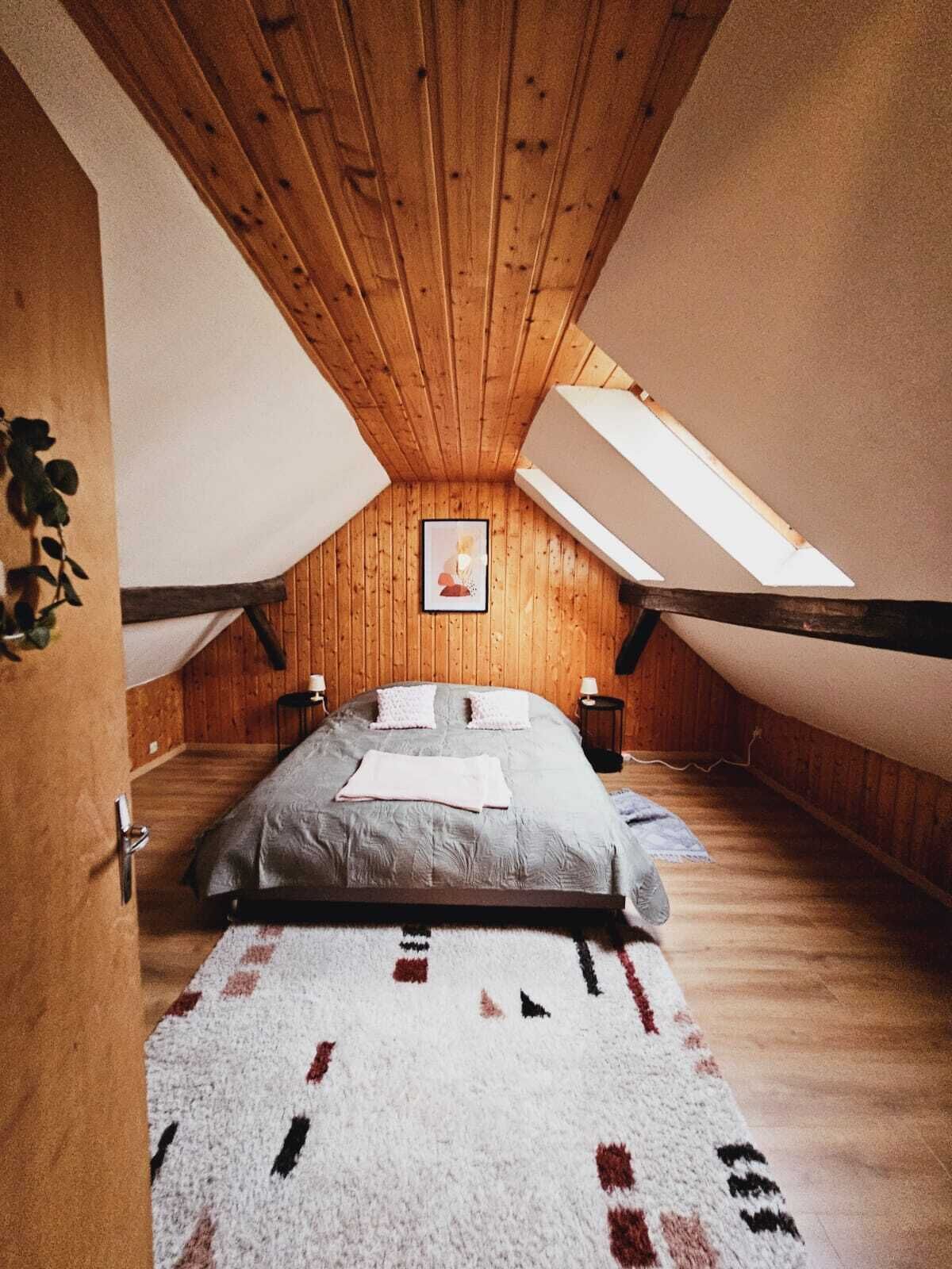 3 chambres, fer et planche à repasser, Wi-Fi, draps fournis