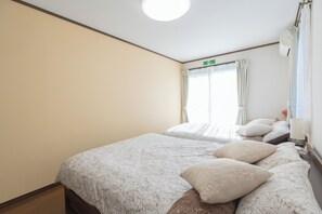 2 室のベッドルーム、アイロン / アイロン台、WiFi (無料)、ベッドシーツ