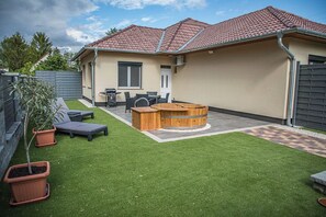 Outdoor dining - Berek Thermál Apartment with thermal bath - Apartment 3 (Berekfürdo)