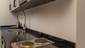 Micro-ondes, plaque de cuisson, grille-pain