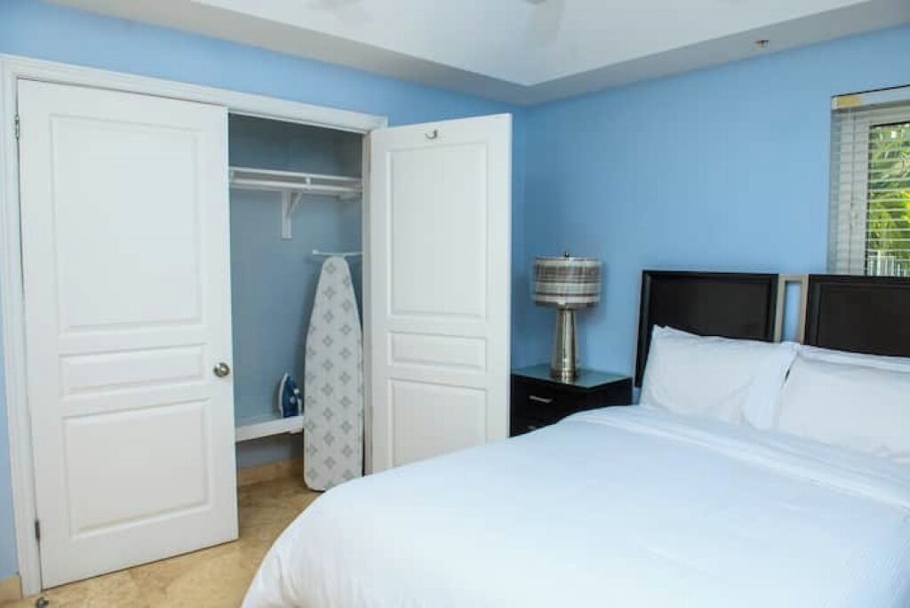 1 bedroom, in-room safe, iron/ironing board, WiFi (free)