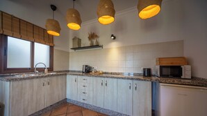 Coffee/tea maker, fridge, microwave, stovetop - Boutique B&B Casa La Calera 15+/ Caminito del Rey-15 min/Ronda-25 min/Town-5 min (Teba)