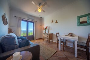 Books - Boutique B&B Casa La Calera 15+/ Caminito del Rey-15 min/Ronda-25 min/Town-5 min (Teba)