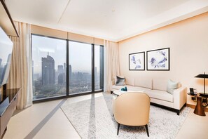 Smart TV, fireplace, video games