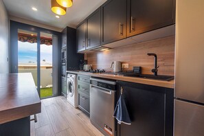 Refrigerador, microondas, horno, lavavajillas