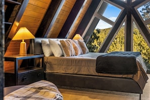 3 bedrooms, iron/ironing board, travel crib, WiFi - Brand New! A-Frame, Hot Tub, Game Room, Cozy Cabin (Cripple Creek)