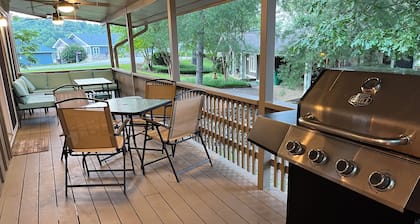 4-bedroom lakefront house with private dock