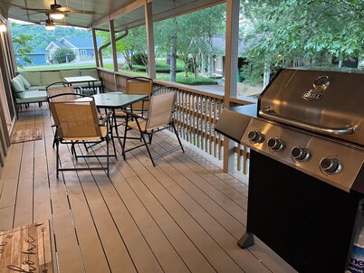 4-bedroom lakefront house with private dock