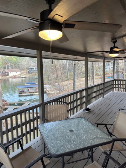 4-bedroom lakefront house with private dock