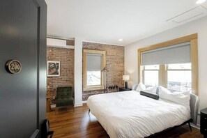 1 dormitorio, tabla de planchar con plancha, wifi y ropa de cama