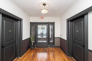 Interior - Historic Downtown Studio Steps to Bathhouse Row (Hot Springs)