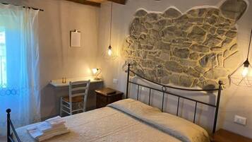 Deluxe Room, Hill View