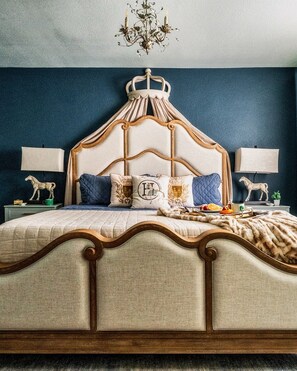 6 bedrooms, desk, iron/ironing board, travel crib