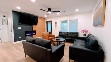 TV, fireplace