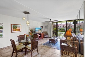 Smart TV - Kamaole Sands 7-206 - Renovated, Courtyard Views, Steps to the Beach, AC (Kihei)