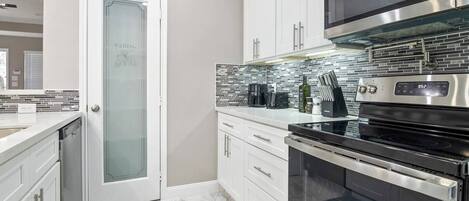 Refrigerador, microondas, parrilla de estufa y lavavajillas