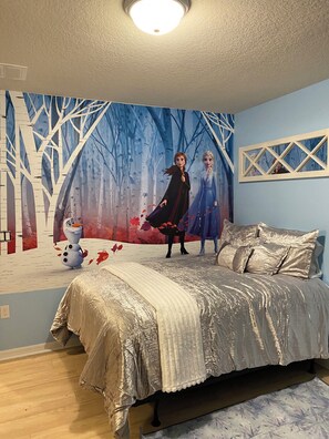 5 bedrooms, iron/ironing board, travel cot, free WiFi - luxury resort amenities, sleeps 14, 3 gaming systems 15 minutes from
Disney (Kissimmee)