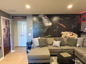 Smart TV, video games, table football - luxury resort amenities, sleeps 14, 3 gaming systems 15 minutes from
Disney (Kissimmee)