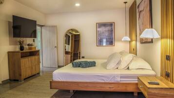 5 dormitorios, caja fuerte, escritorio y tabla de planchar con plancha