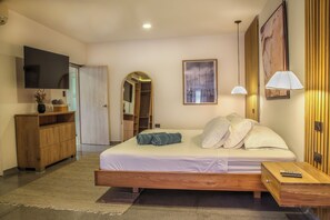 5 bedrooms, in-room safe, desk, iron/ironing board