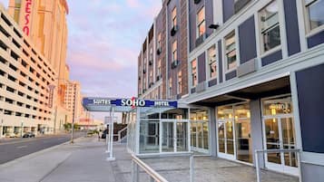 Vista frontal de la propiedad